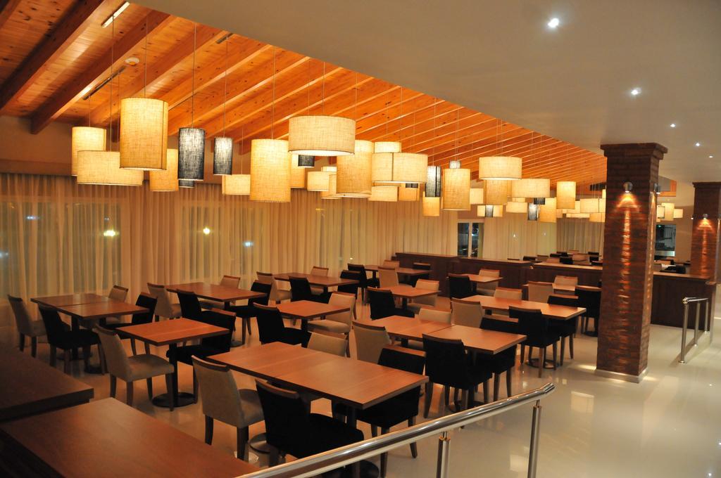 Antu Malal Hotel Plaza Huincul エクステリア 写真