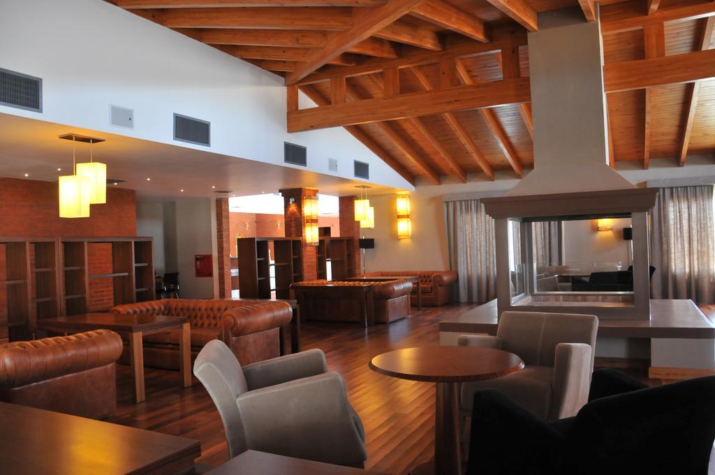 Antu Malal Hotel Plaza Huincul エクステリア 写真