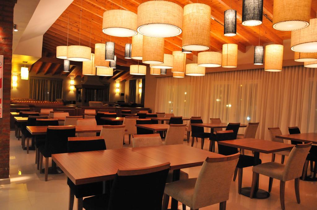 Antu Malal Hotel Plaza Huincul エクステリア 写真