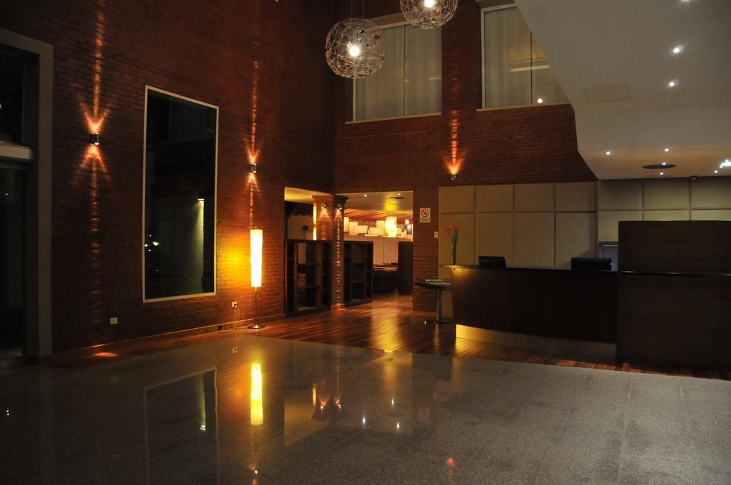 Antu Malal Hotel Plaza Huincul エクステリア 写真