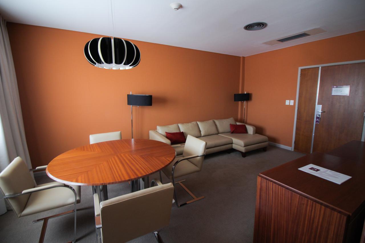 Antu Malal Hotel Plaza Huincul エクステリア 写真