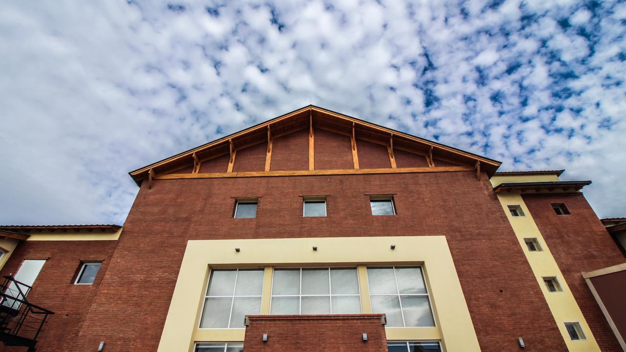 Antu Malal Hotel Plaza Huincul エクステリア 写真
