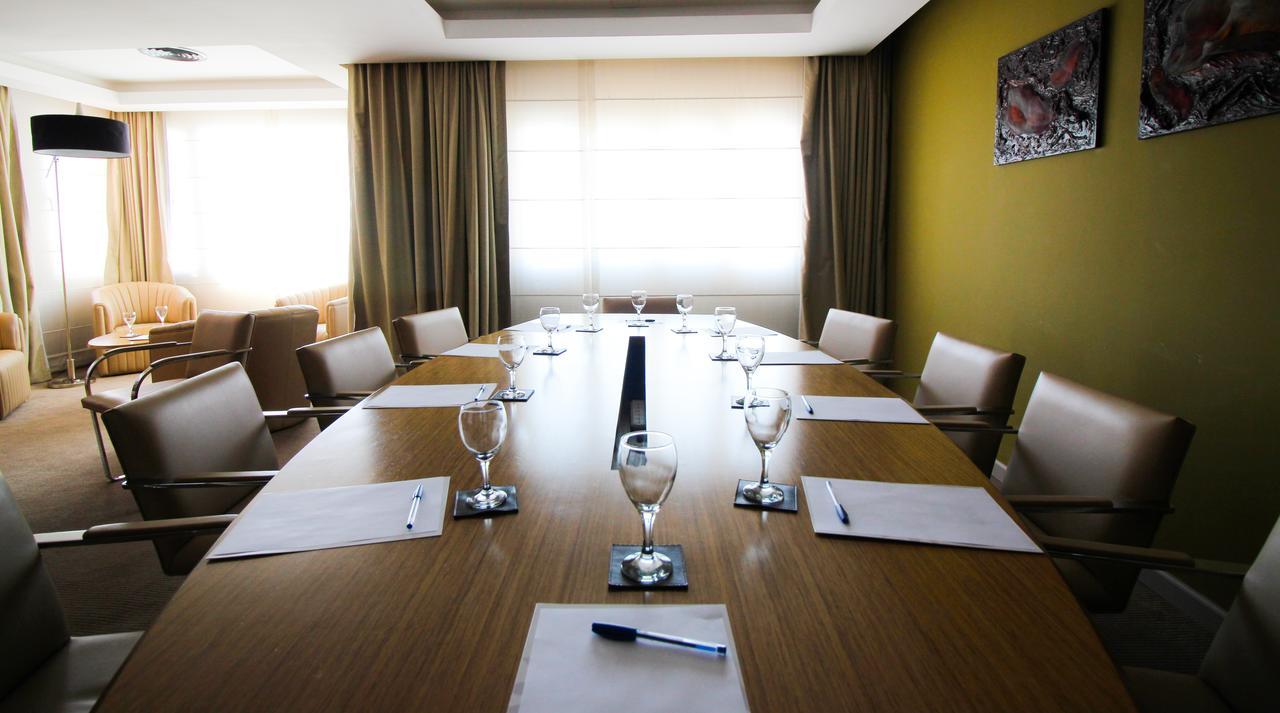Antu Malal Hotel Plaza Huincul エクステリア 写真
