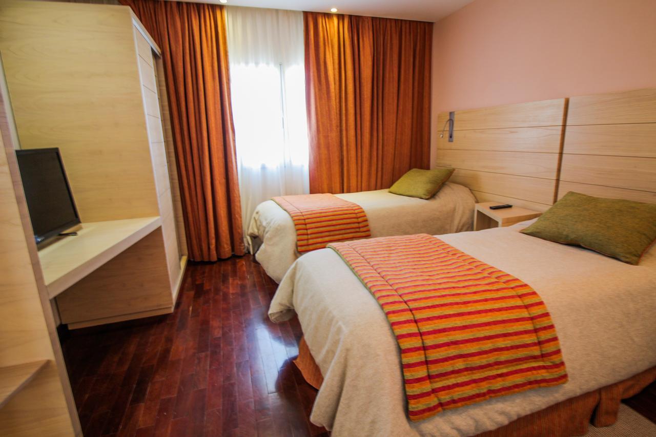 Antu Malal Hotel Plaza Huincul エクステリア 写真